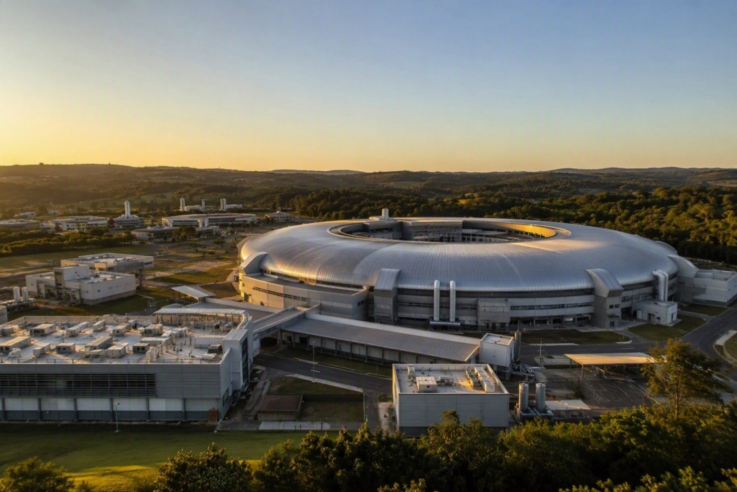 Vista aérea do Sírius, acelerador de partículas do Laboratório Nacional de Luz Síncrotron, em Campinas